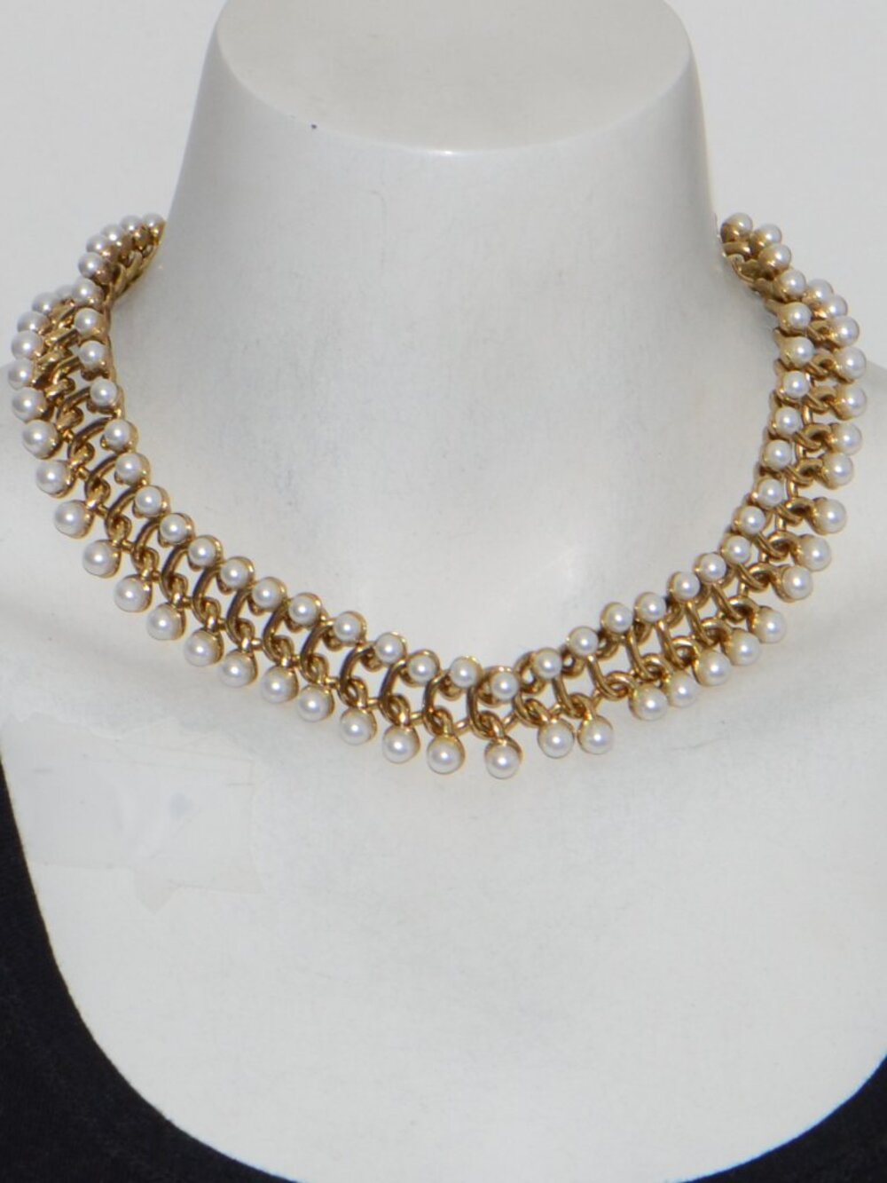 Oscar de la Renta Pearly Small Link Necklace